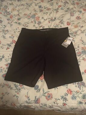 NWT size 32 PGA tour women’s golf shorts 50 SPF moisture wicking
